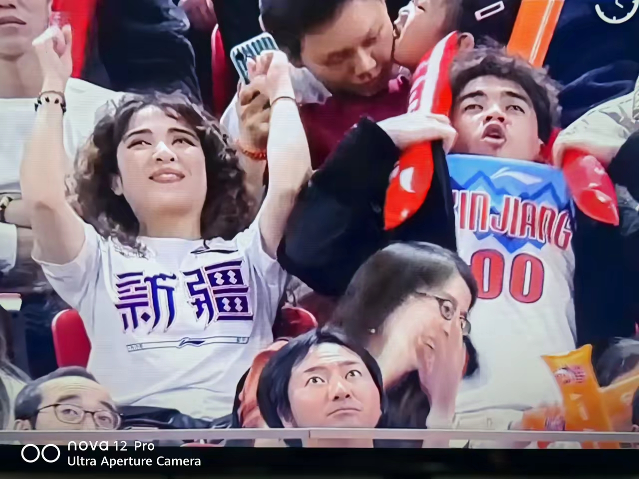 球员们发挥出色，为观众呈现精彩比拼