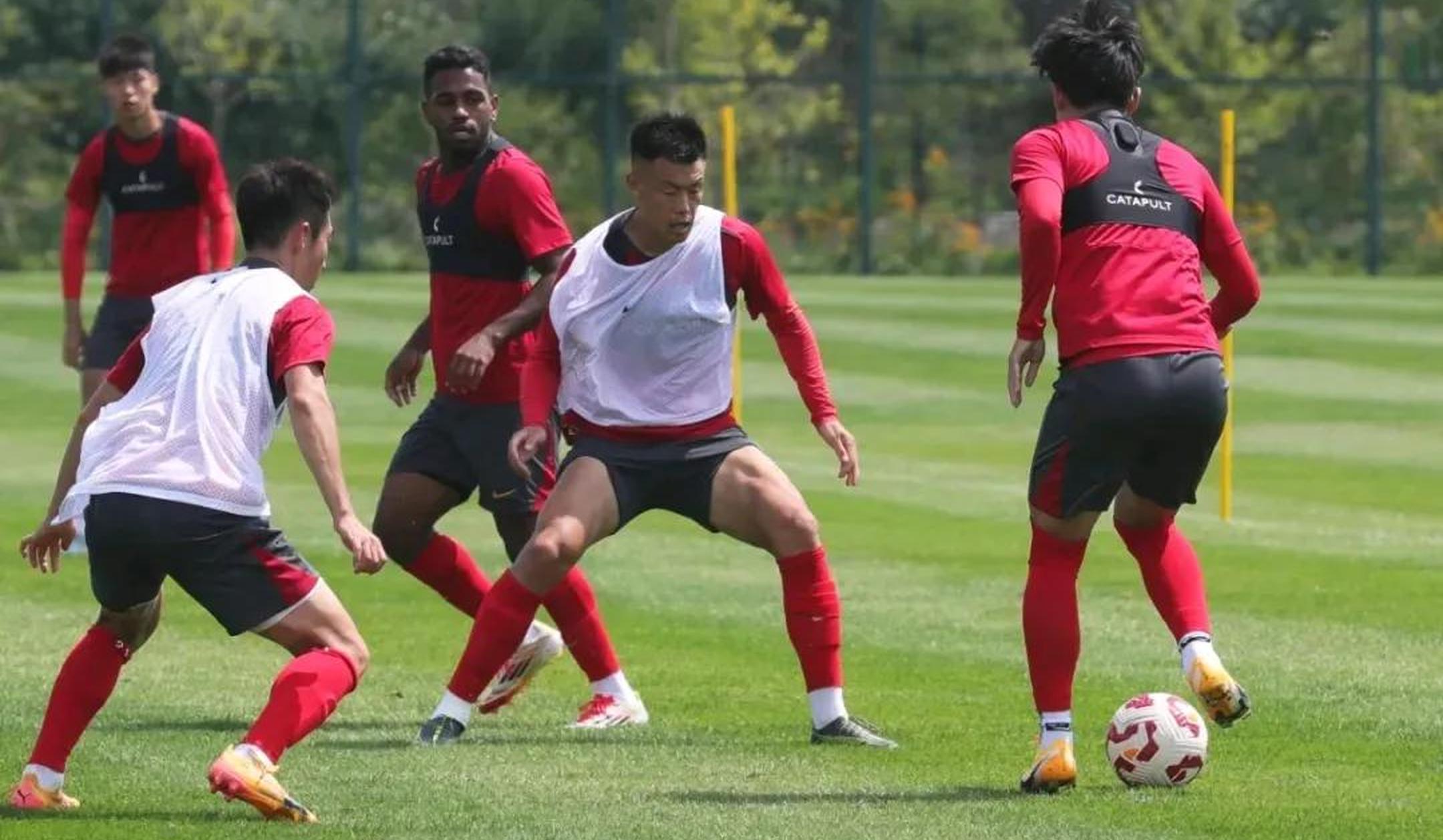 PG电子官网入口-球队面临主场压力，球迷加油助威成为士气动力