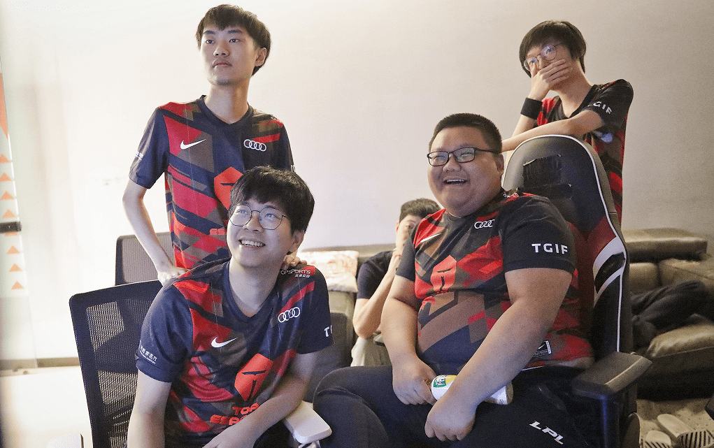 BRO险胜TES，Clid线上压制力十足峡谷大战半决赛，点燃全场激情的简单介绍