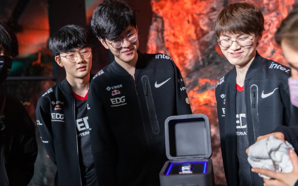 NS横扫EDG，Ming开启传奇时刻激烈交锋四强赛，点燃全场激情