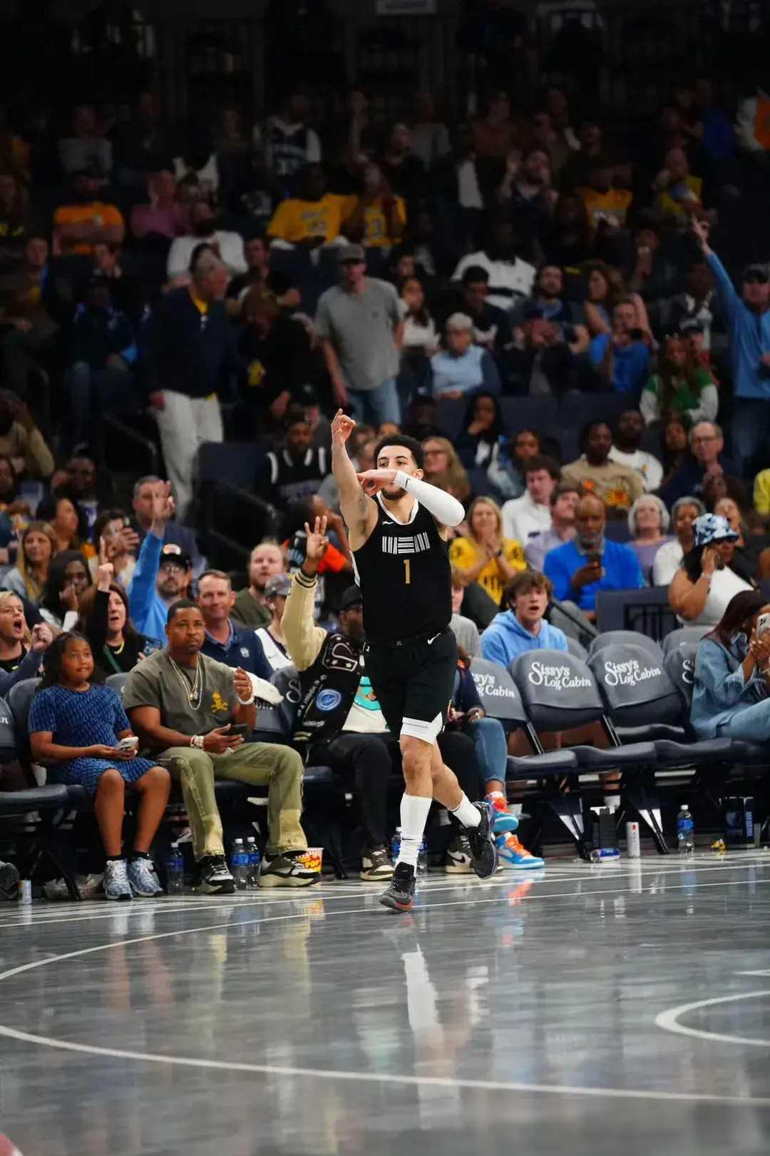 关于热火惜败灰熊，遭遇两连败的信息