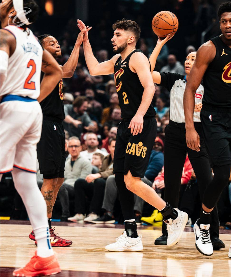 爵士战胜湖人，米切尔全场最高37分助球队取胜