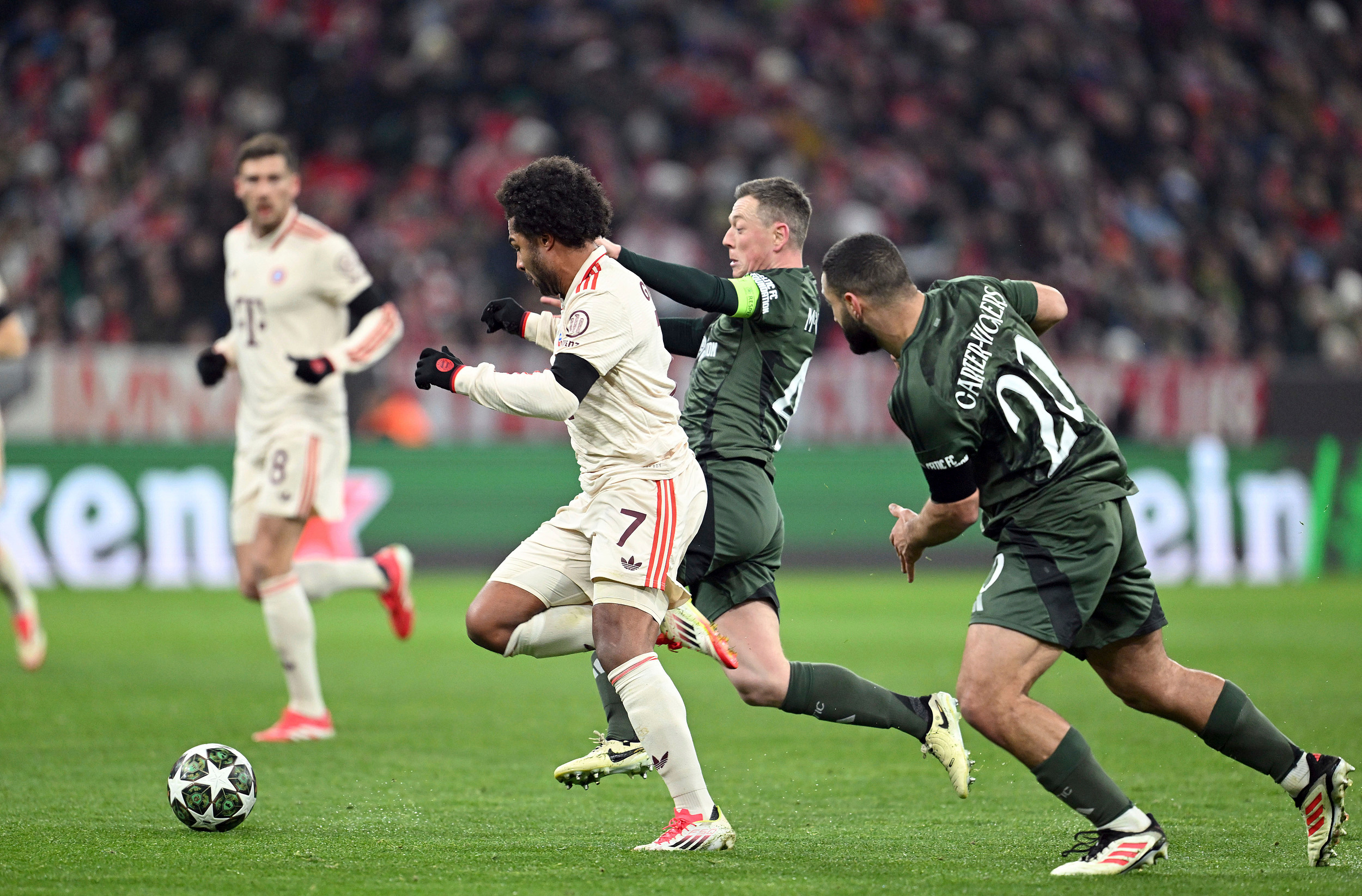 热刺客场击败拜仁，取得胜利实现突破