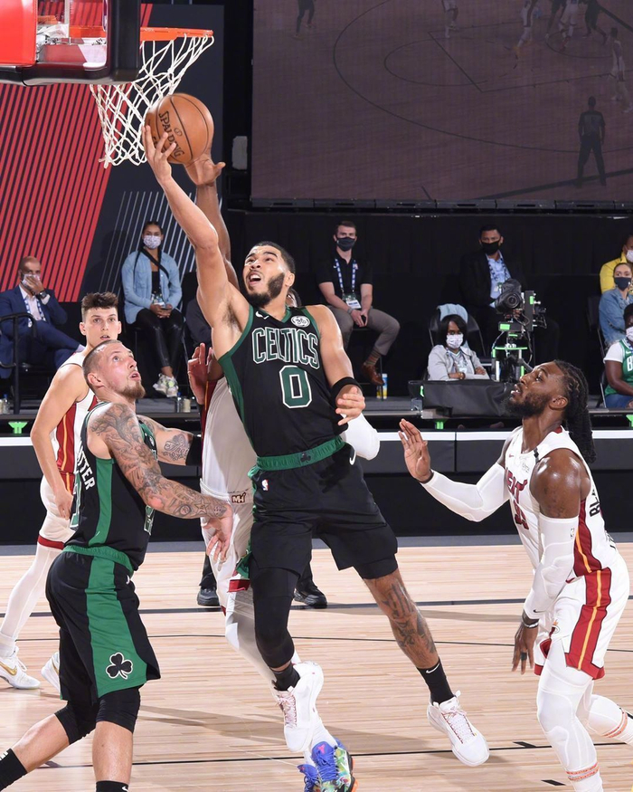 凯尔特人击败热火，沃克砍下30分