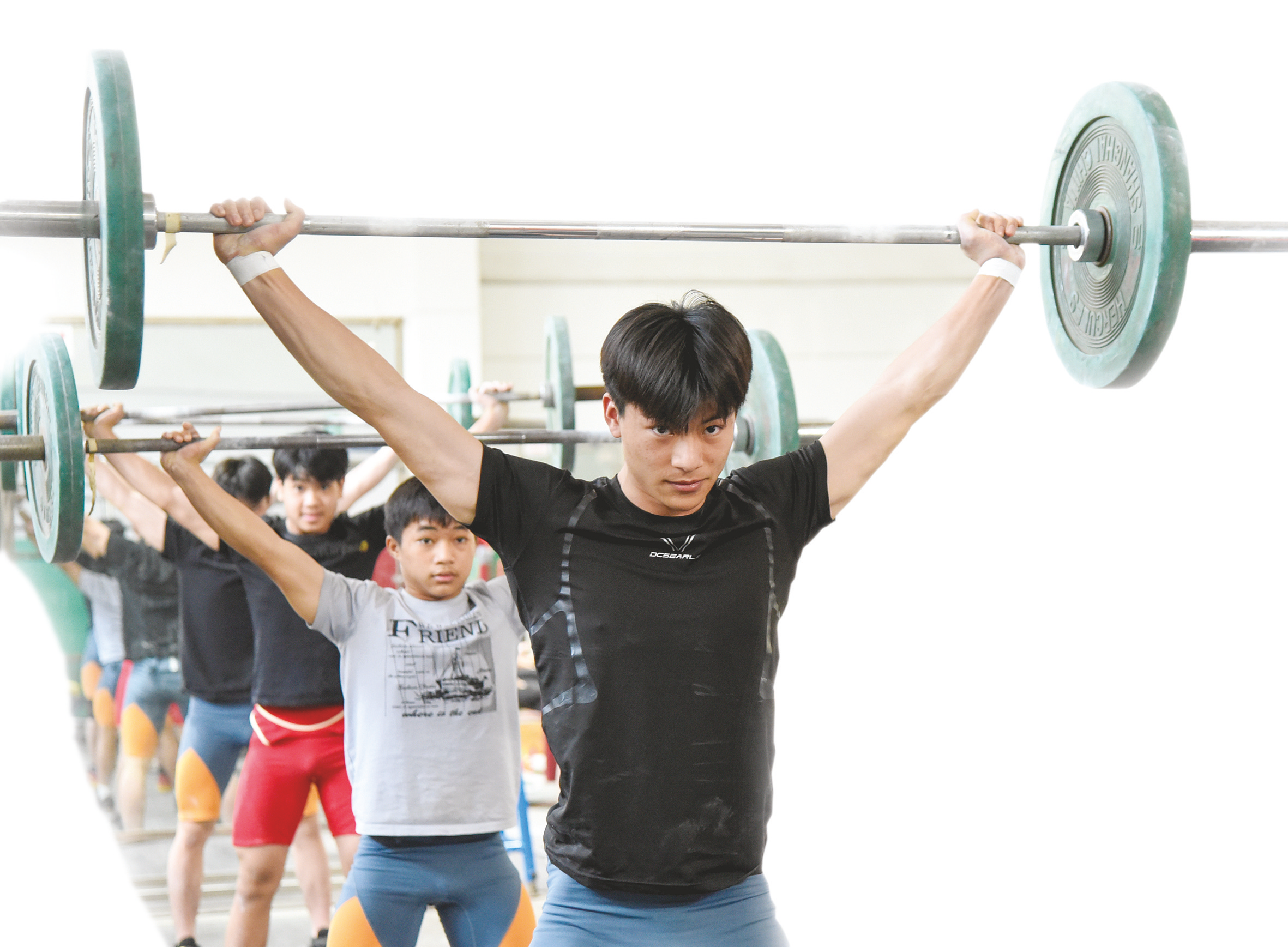 PG平台-奋力拼搏，各国选手以顽强毅力刷新记录