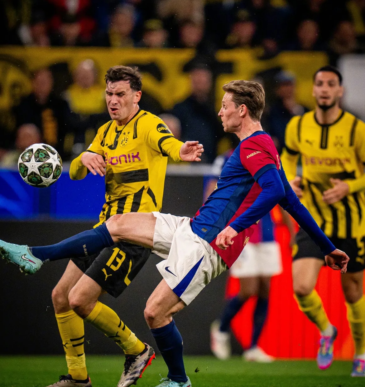 包含巴萨锋线形成配合默契，助球队连胜的词条