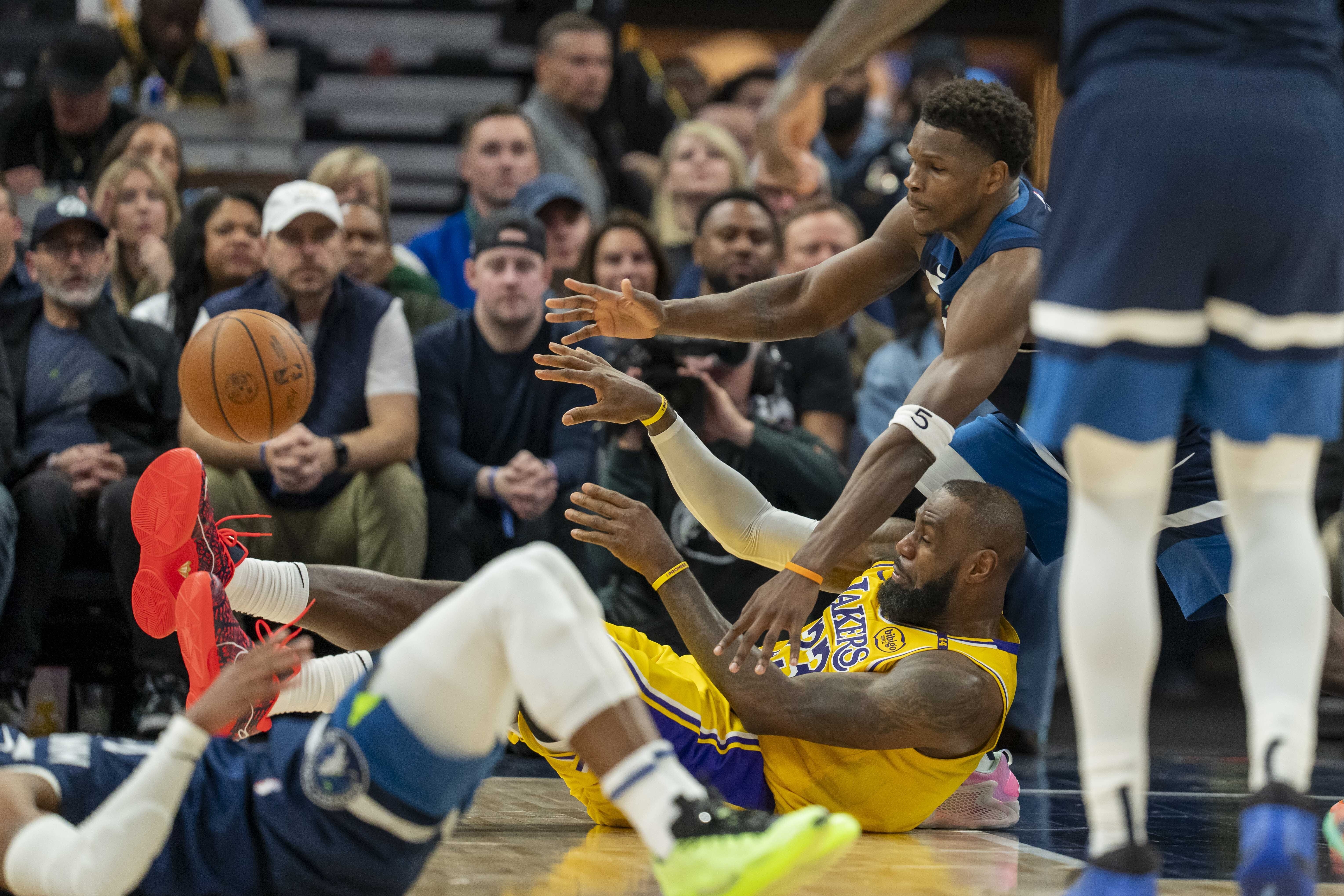 步行者客场战胜魔术，杜兰特全场27+10难救主