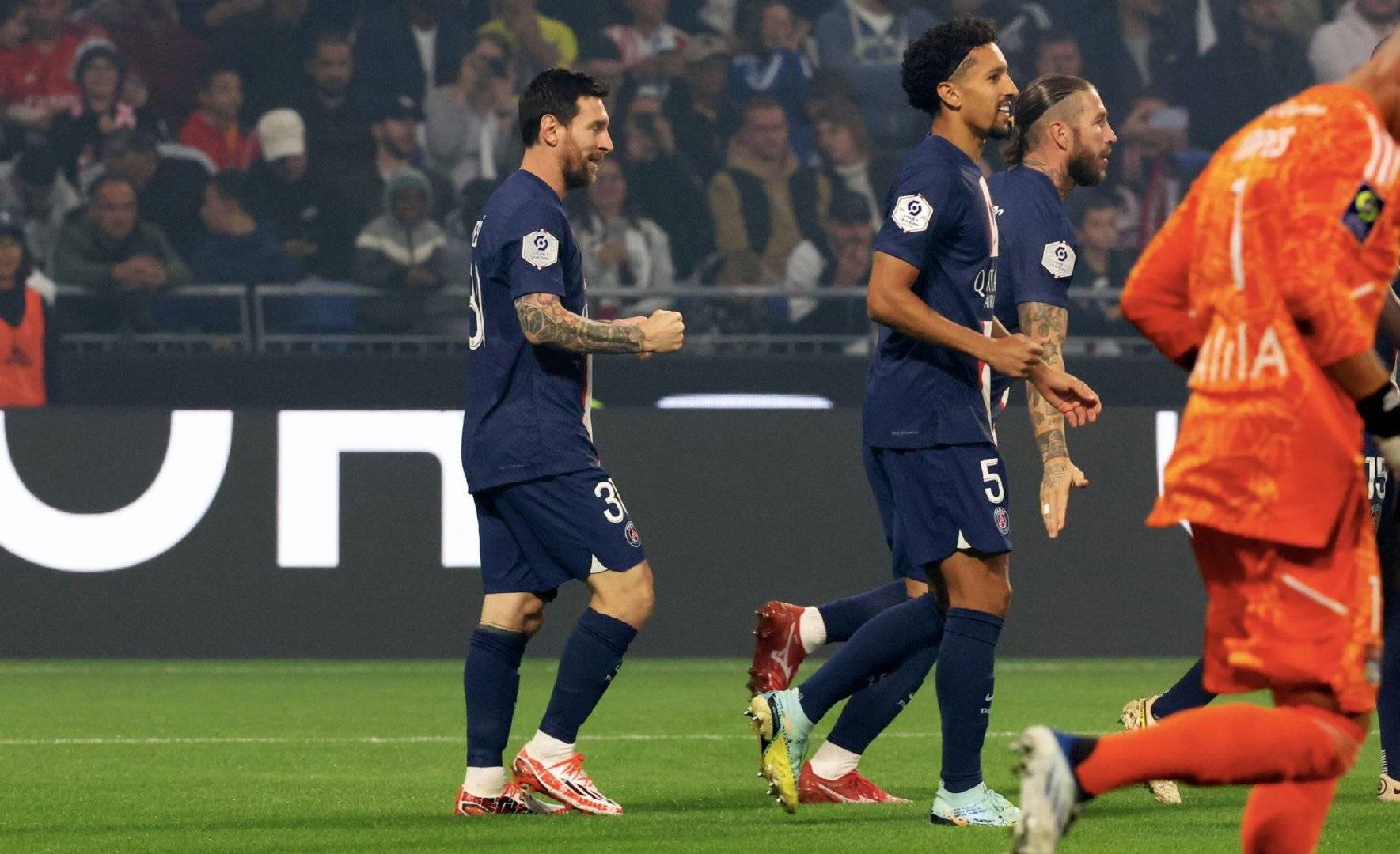 巴黎客场全取三分，稳步前行