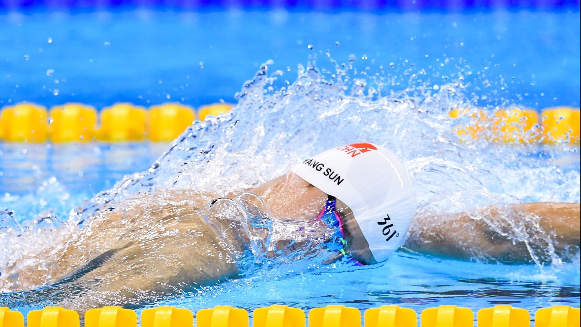 冰冷手术刀与沸腾绞肉机，伦纳德如何用反华丽统治重新定义压制