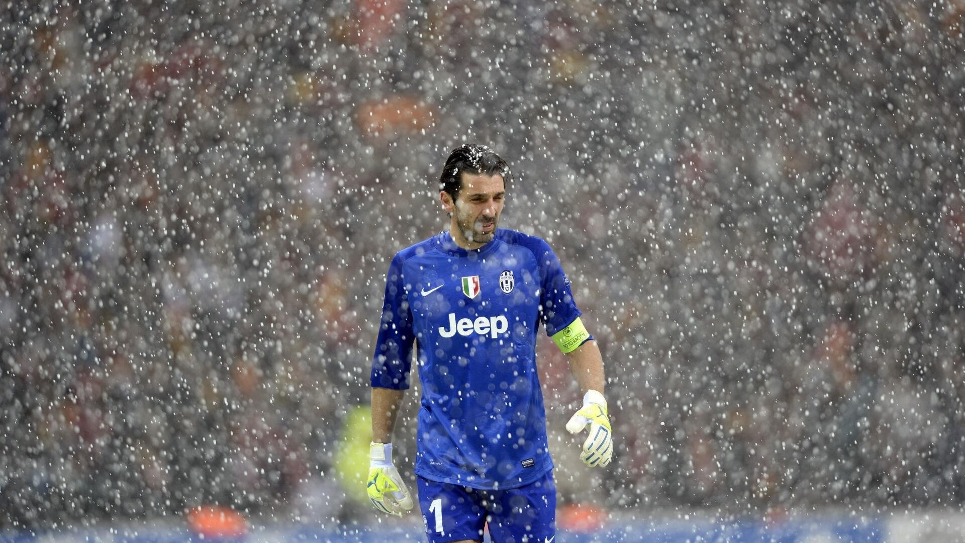 铁闸与尖刀，欧冠决赛之夜阿劳霍的双面统治